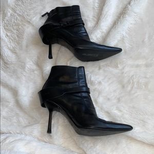 EUC Gucci Black Leather Point Toe Booties